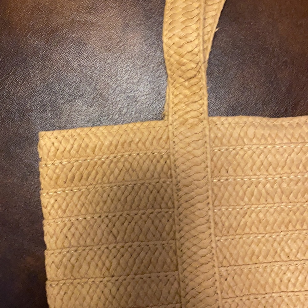 💋Adorable Draper Jones woven purse! - Picture 3 of 6